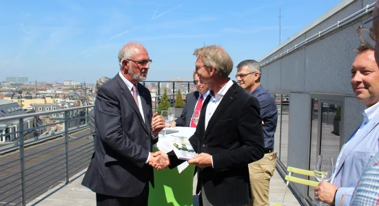 Officiële overhandiging boek Lean Bouwen aan Jef Lembrechts